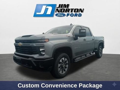 Used 2025 Chevrolet Silverado 2500 Custom w/ Custom Value Package AWD/4WD image 4