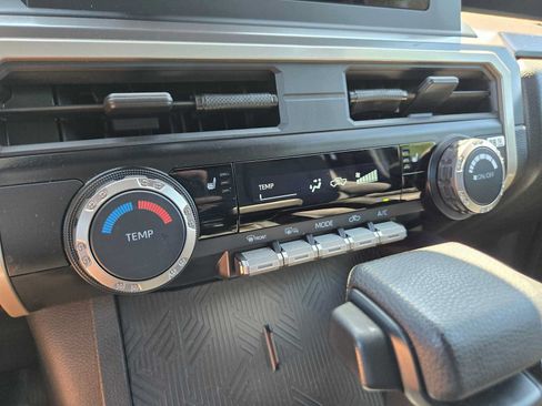 Used 2024 Toyota Tacoma SR5 AWD/4WD image 31