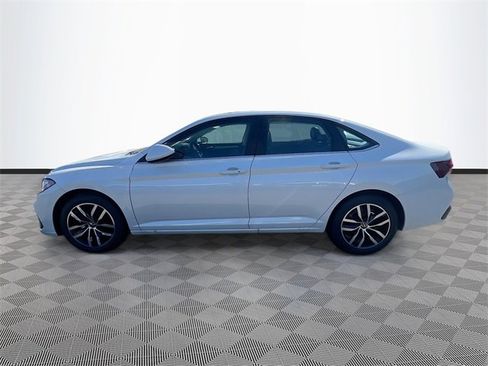 New 2025 Volkswagen Jetta SE image 4