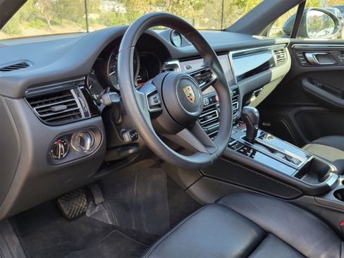 Used 2025 Porsche Macan Loaner image 4