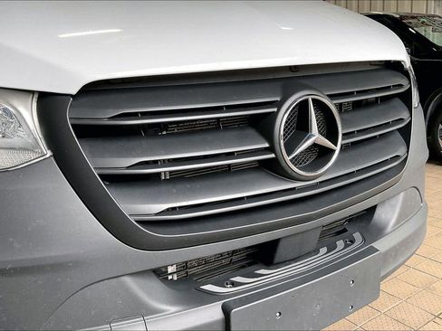 Used 2025 Mercedes-Benz Sprinter 2500 image 27