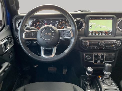 Used 2019 Jeep Wrangler Unlimited Sahara w/ Uconnect 4C Nav & Sound Group AWD/4WD image 6