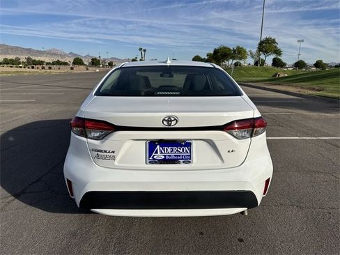 Used 2022 Toyota Corolla LE image 6