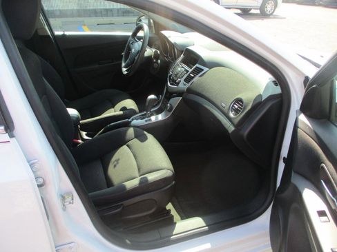 Used 2016 Chevrolet Cruze LT FWD image 7