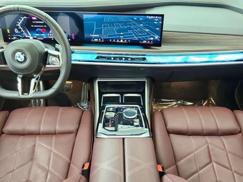 Used 2023 BMW 760i xDrive AWD/4WD image 19
