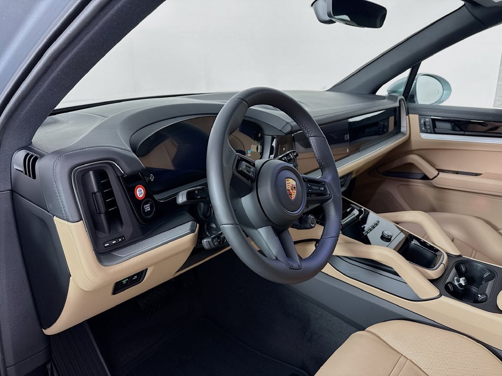 Certified 2026 Porsche Cayenne AWD/4WD image 4