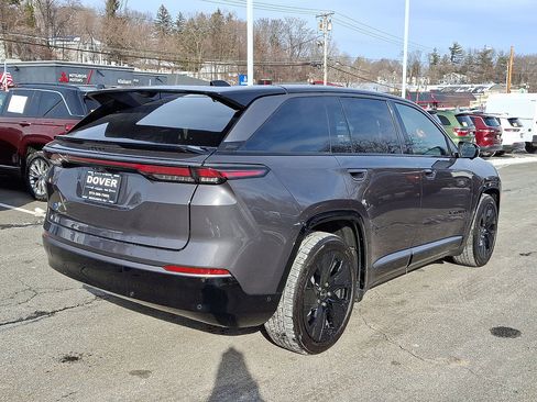 Used 2024 Jeep Wagoneer Launch Edition image 25