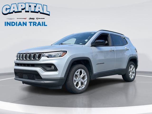 Used 2024 Jeep Compass Latitude AWD/4WD image 1