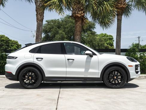 Used 2024 Porsche Cayenne S AWD/4WD image 9