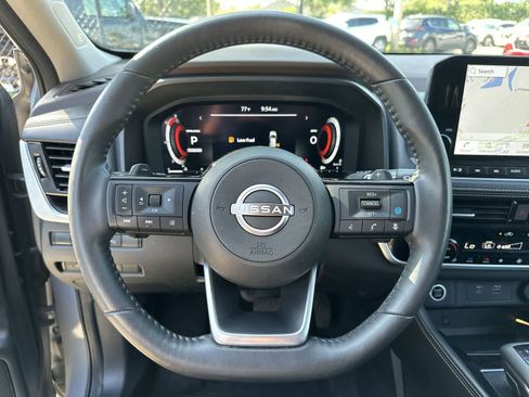 Used 2023 Nissan Rogue Platinum w/ Platinum Premium Package FWD image 18