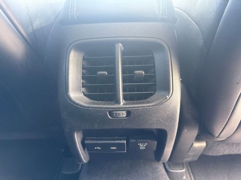 Used 2019 Jeep Cherokee Limited AWD/4WD image 13