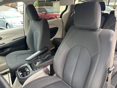 Used 2017 Chrysler Pacifica Touring Plus w/ Tire & Wheel Group image 28