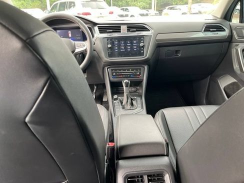 Used 2022 Volkswagen Tiguan SE FWD image 18