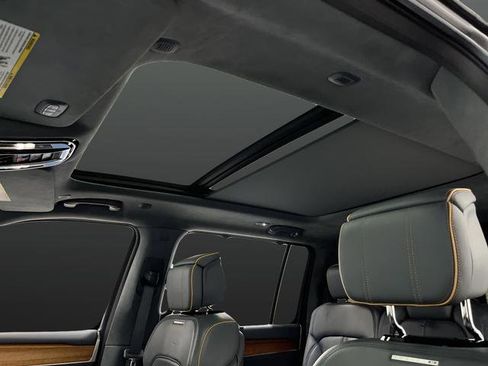 Used 2022 Jeep Grand Wagoneer Series II w/ Flexible Seating Group image 7