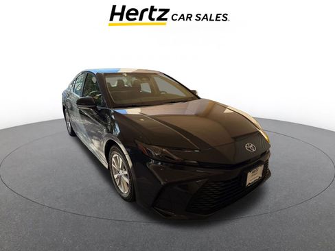 Used 2025 Toyota Camry LE image 1