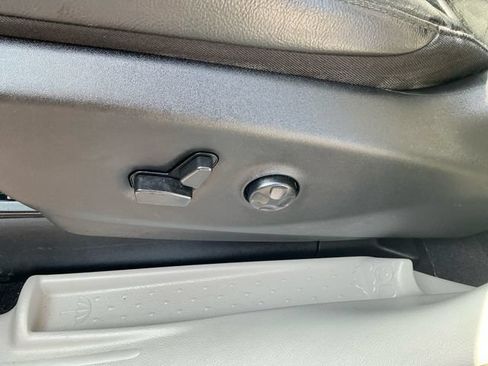Used 2022 Chrysler Pacifica Touring-L FWD image 28