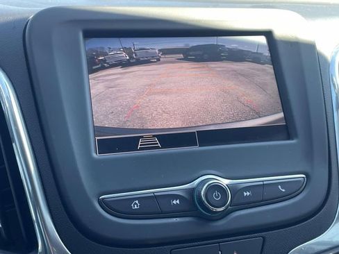 Used 2023 Chevrolet Equinox LS image 18