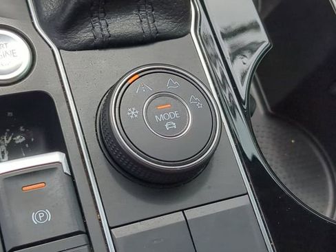 Used 2019 Volkswagen Atlas SEL R-Line AWD/4WD image 29