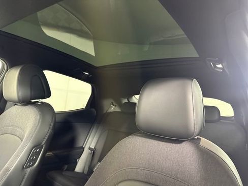 Used 2025 Genesis GV60 Advanced image 12