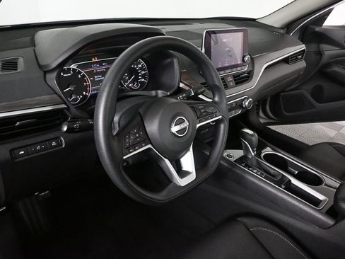 Used 2024 Nissan Altima 2.5 SV image 6