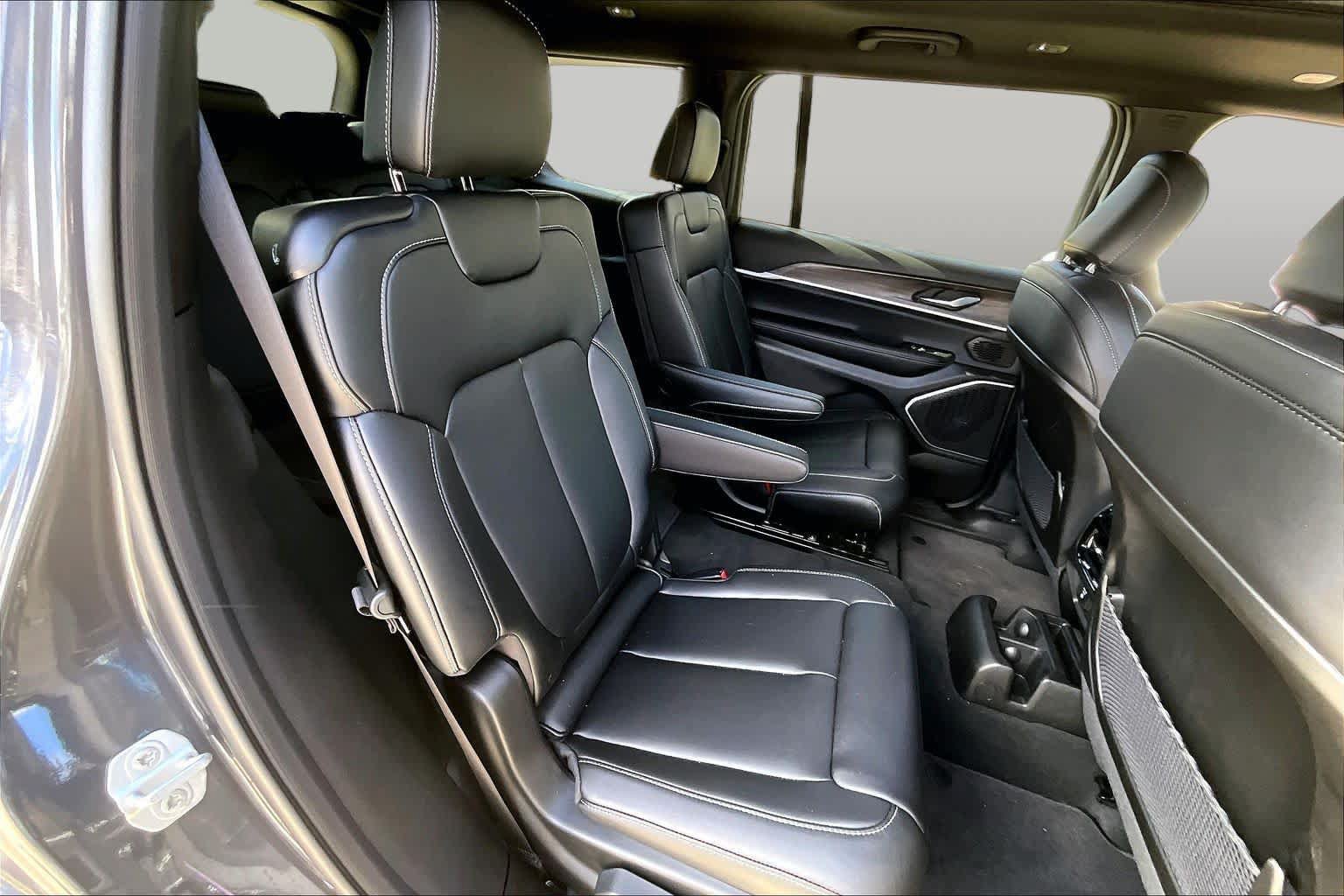 New 2026 Jeep Grand Cherokee L Limited w/ Limited Altitude Package AWD/4WD image 23