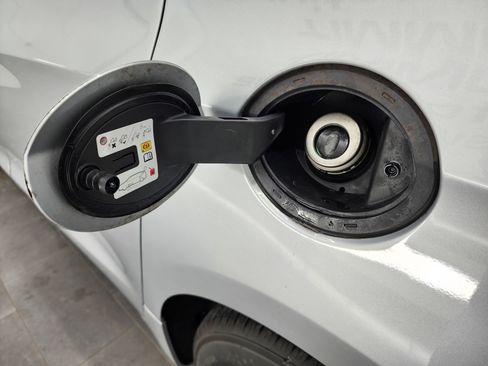 Used 2024 Chrysler Pacifica Touring-L image 31