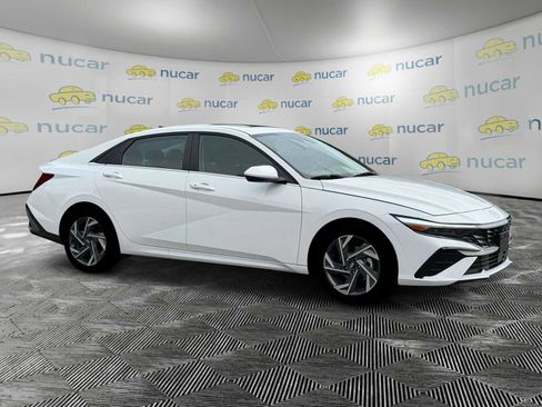 Used 2025 Hyundai Elantra SEL image 11
