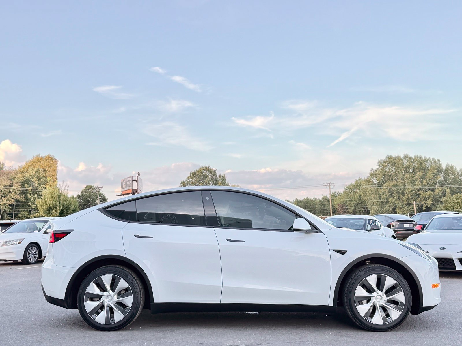 Used 2023 Tesla Model Y Long Range AWD/4WD image 12