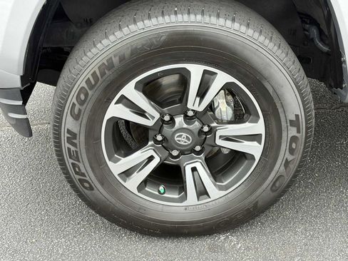 Used 2019 Toyota Tacoma TRD Sport image 34
