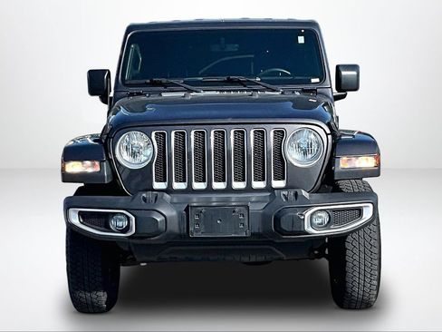 Used 2019 Jeep Wrangler Unlimited Sahara w/ Uconnect 4C Nav & Sound Group AWD/4WD image 4