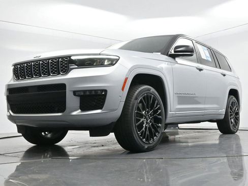 Used 2023 Jeep Grand Cherokee L Summit AWD/4WD image 44