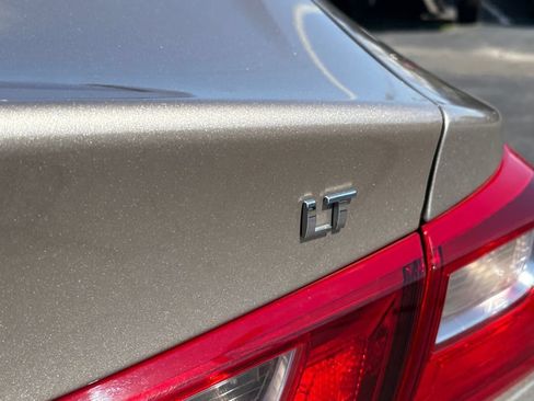 Used 2023 Chevrolet Malibu LT w/ Driver Confidence Package FWD image 9