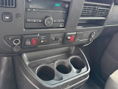 Used 2017 Chevrolet Express 4500 Extended RWD image 14