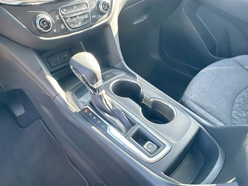 Used 2024 Chevrolet Equinox LT FWD image 16