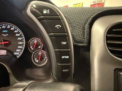 Used 2006 Chevrolet Corvette Coupe w/ Preferred Equipment Group RWD image 30