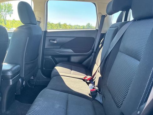Used 2017 Mitsubishi Outlander ES AWD/4WD image 15