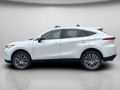 Used 2021 Toyota Venza XLE w/ Softex Package image 8