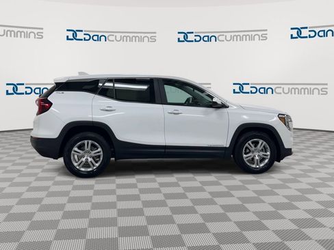 Used 2024 GMC Terrain SLE image 9
