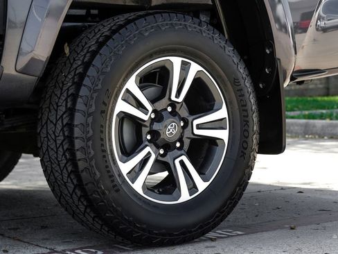 Used 2019 Toyota Tacoma TRD Sport w/ Technology Package image 62