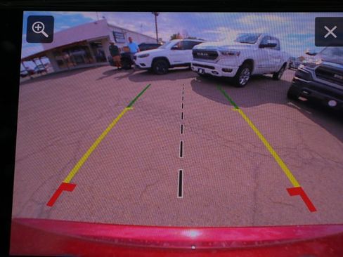 New 2023 Chrysler Pacifica Limited w/ Uconnect Theater Family Group image 30