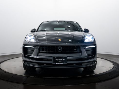 Certified 2025 Porsche Macan image 10