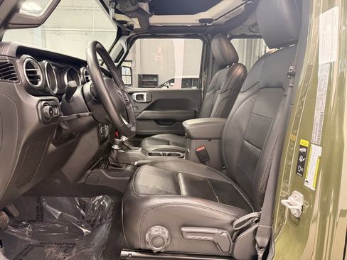 Used 2022 Jeep Wrangler Unlimited Sahara image 19