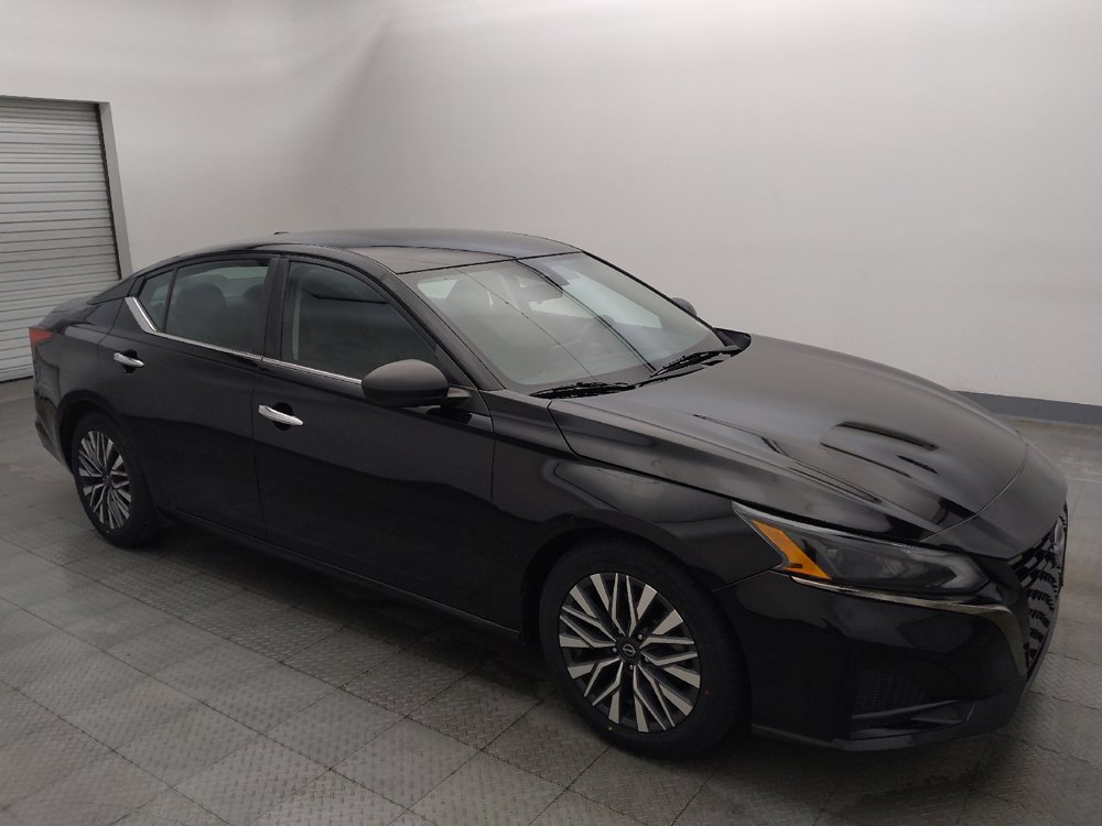 Used 2024 Nissan Altima 2.5 SV FWD image 11