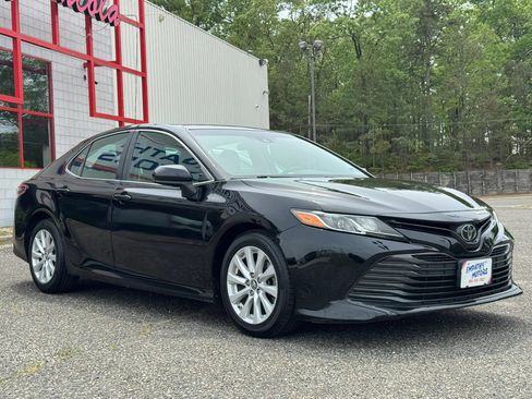 Used 2018 Toyota Camry LE FWD image 7
