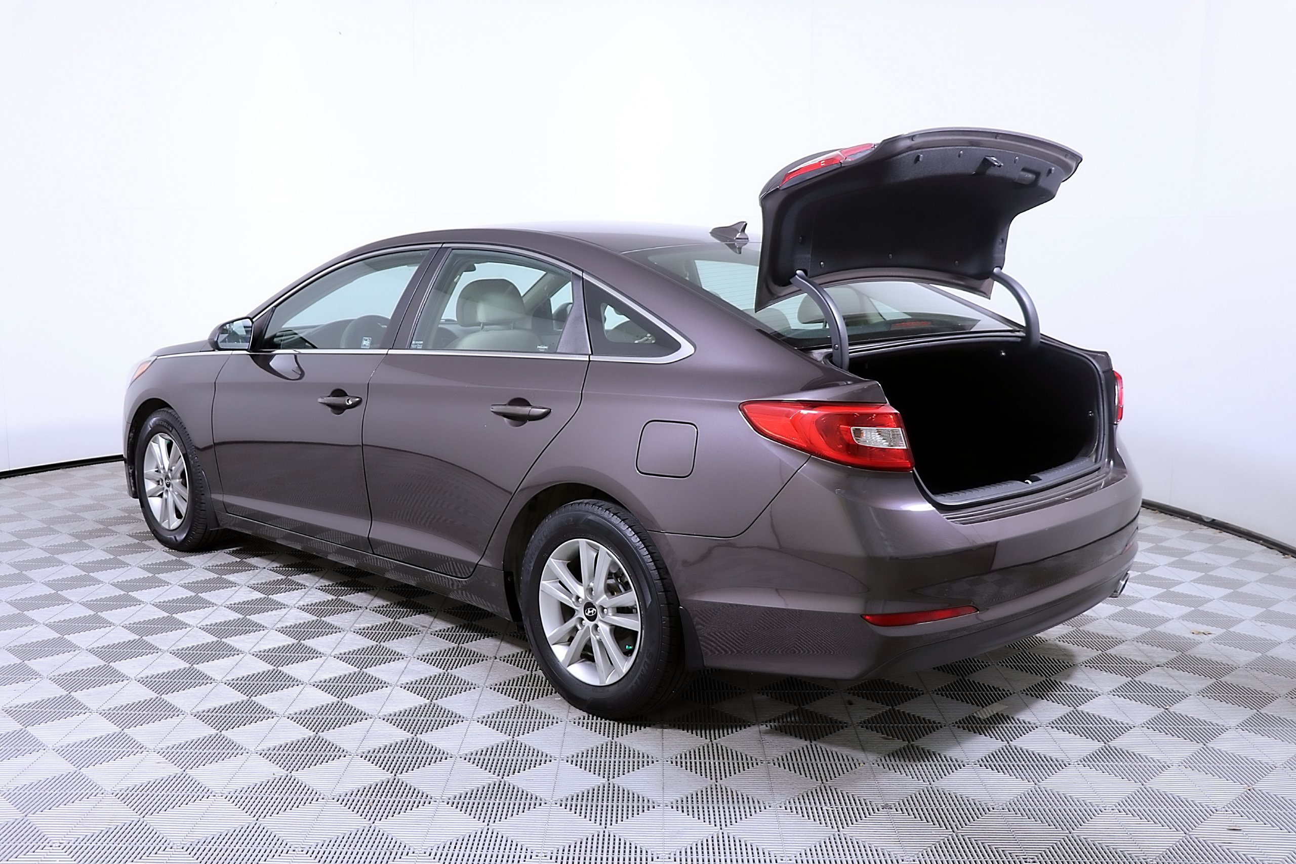 Used 2015 Hyundai Sonata SE FWD image 10