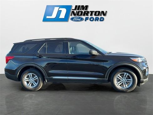Used 2022 Ford Explorer XLT w/ Equipment Group 202A image 2