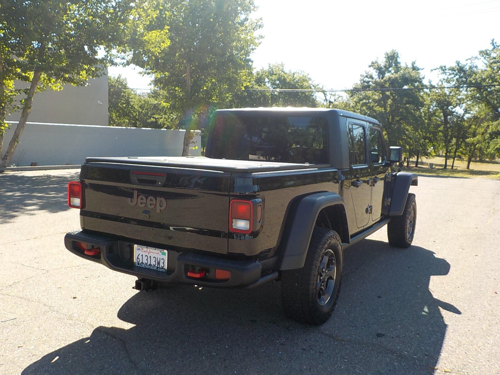 Used 2023 Jeep Gladiator Rubicon w/ Trailer Tow Package AWD/4WD image 7
