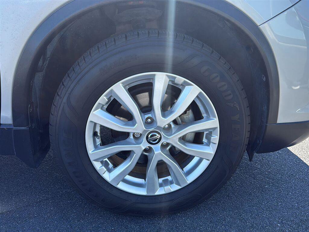 Certified 2020 Nissan Rogue SV FWD image 10