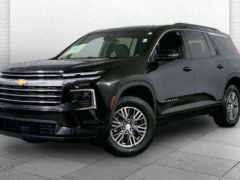 Used 2024 Chevrolet Traverse LT image 12