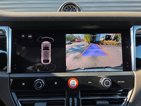 Used 2023 Porsche Macan S image 61